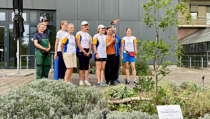 Delegation des Peace Run im Botanischen Garten