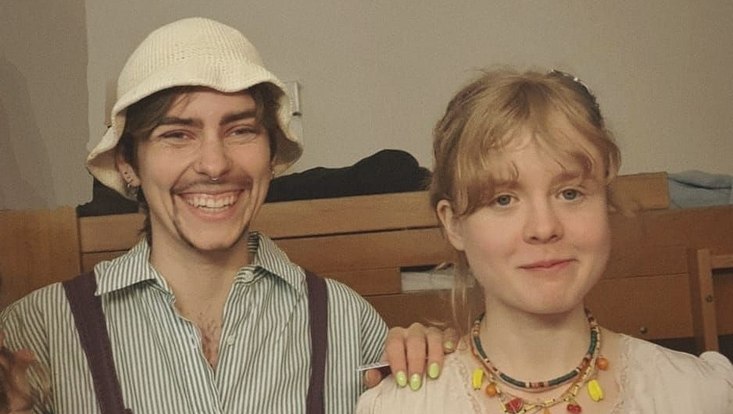 Vera Schmidt und Emilia Heidorn verkleidet